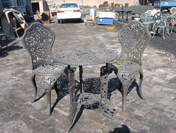 Le Tableau de fonte et les chaises/la fonte en aluminium revêtement de poudre ajournent des extrémités